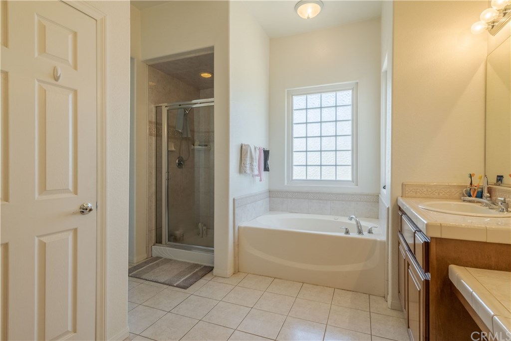 18120 Gentian Avenue Riverside, CA 92508 - Photo 9 of 38