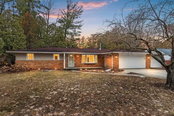 $299,900 | 1023 Laverne Drive, Green Bay, WI 54311