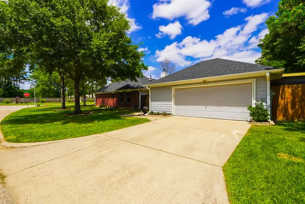 $290,000 | 200 Canterbury Drive, Conroe, TX 77303