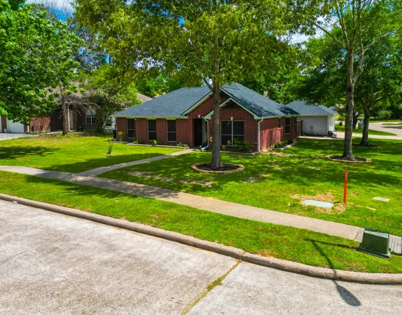 $290,000 | 200 Canterbury Drive, Conroe, TX 77303