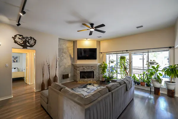 $290,000 | 200 Canterbury Drive, Conroe, TX 77303