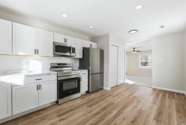 $179,900 | 4018 South Park Drive, Fort Wayne, IN 46806