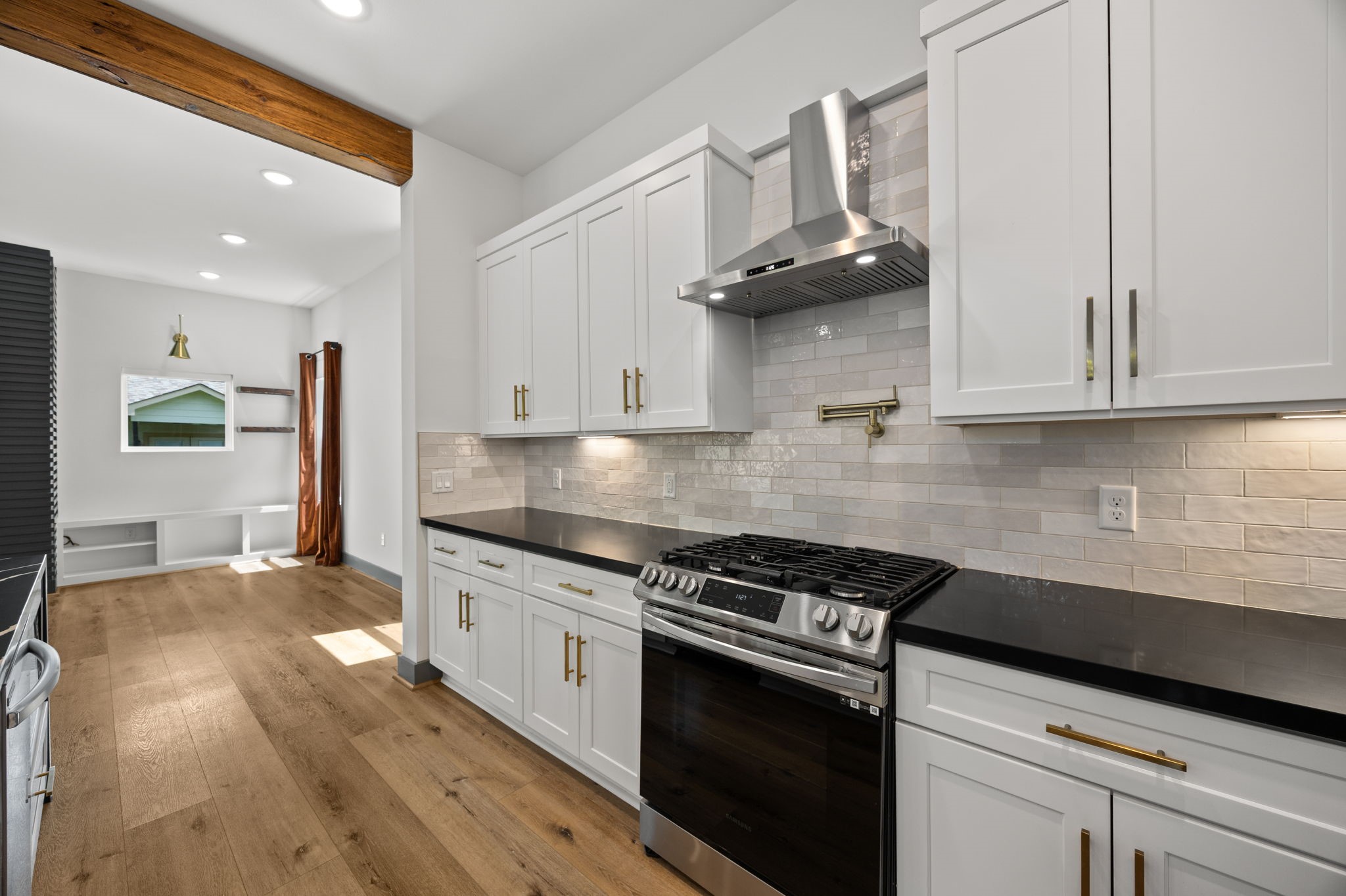 731 East 40th Street Houston, TX 77022 - Photo 8 of 28