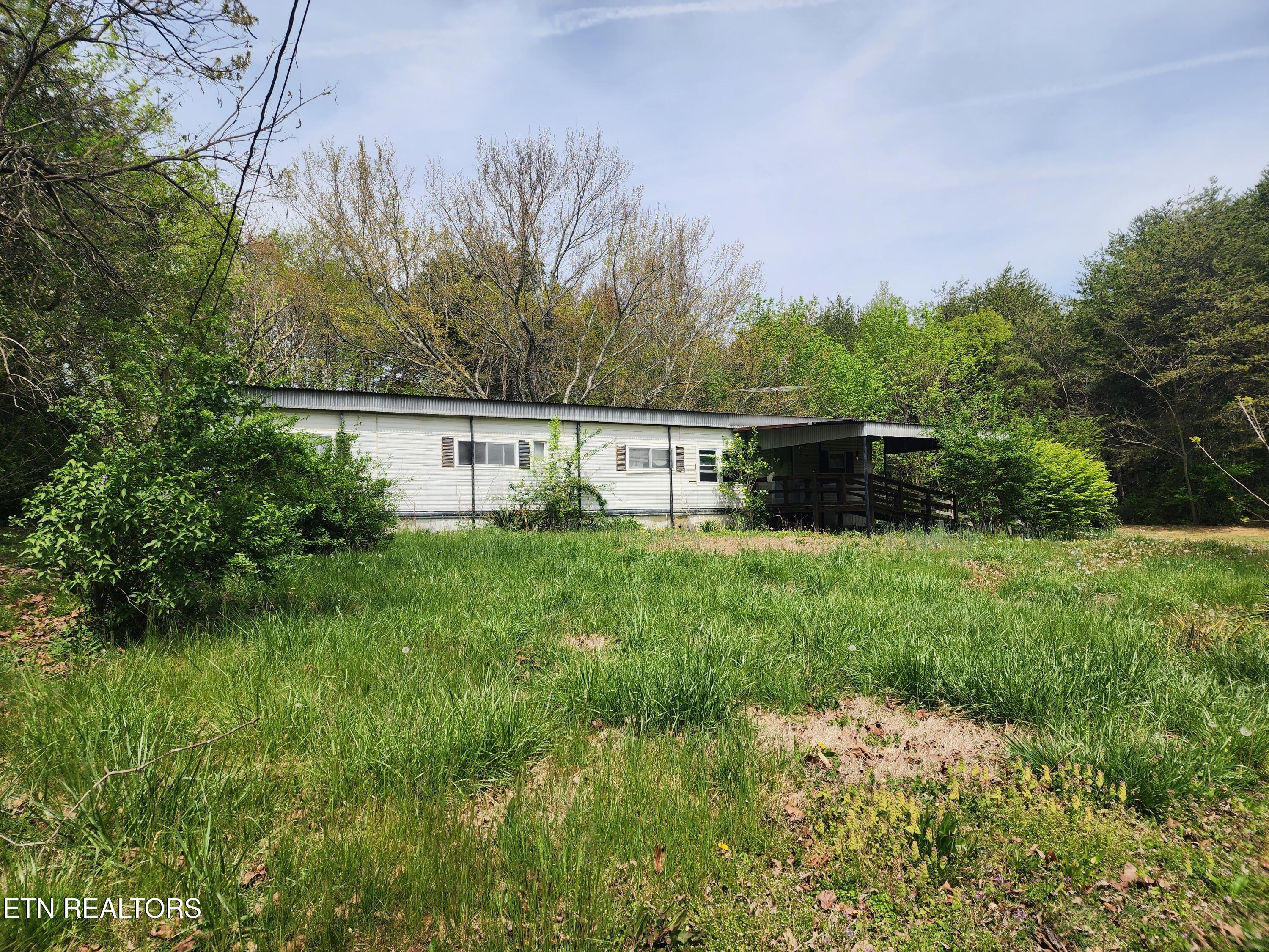 942 Honeysuckle Road Maryville, TN 37801 - Photo 1 of 29 20260408_130936