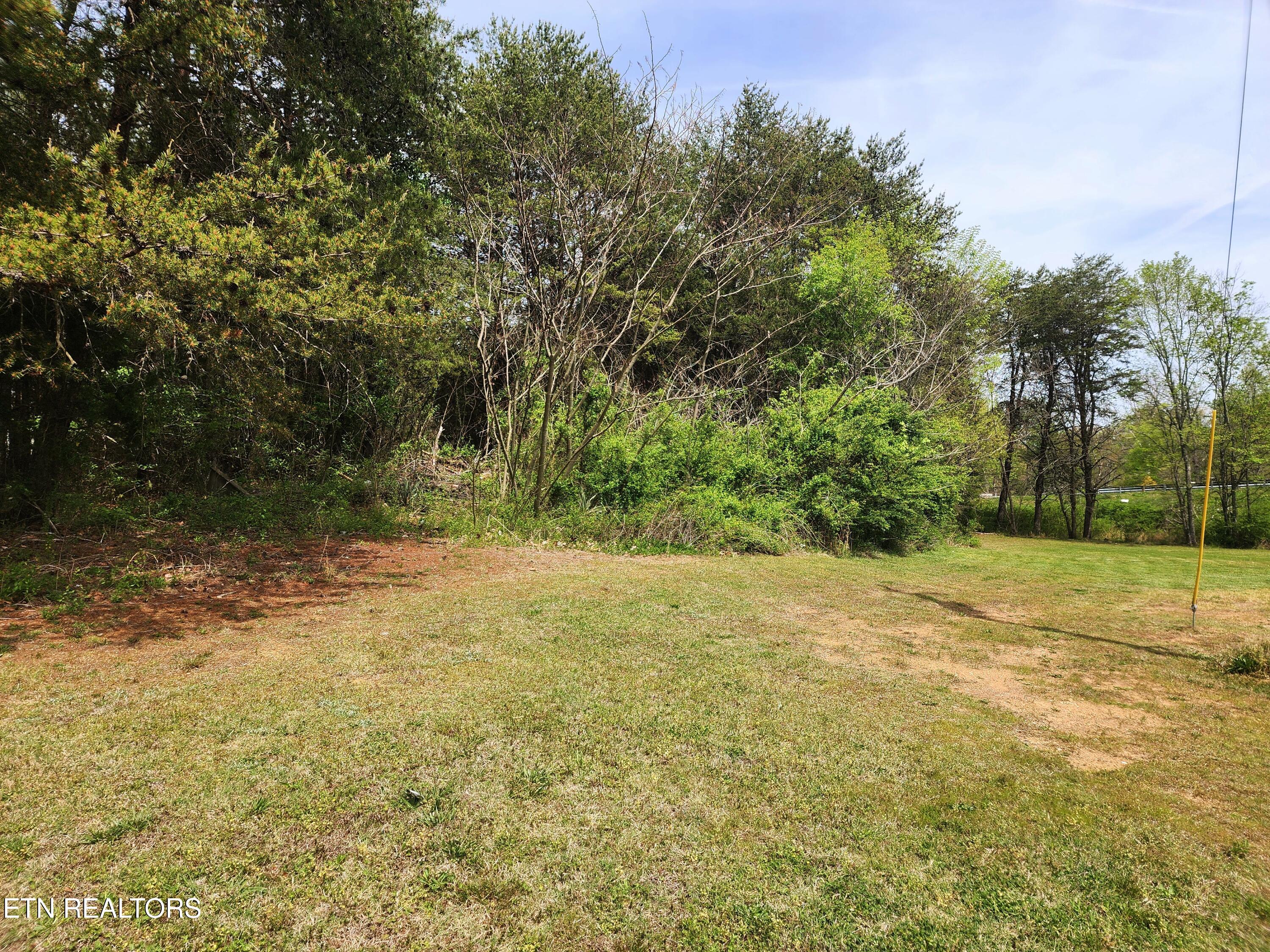 942 Honeysuckle Road Maryville, TN 37801 - Photo 2 of 29 20260408_130225