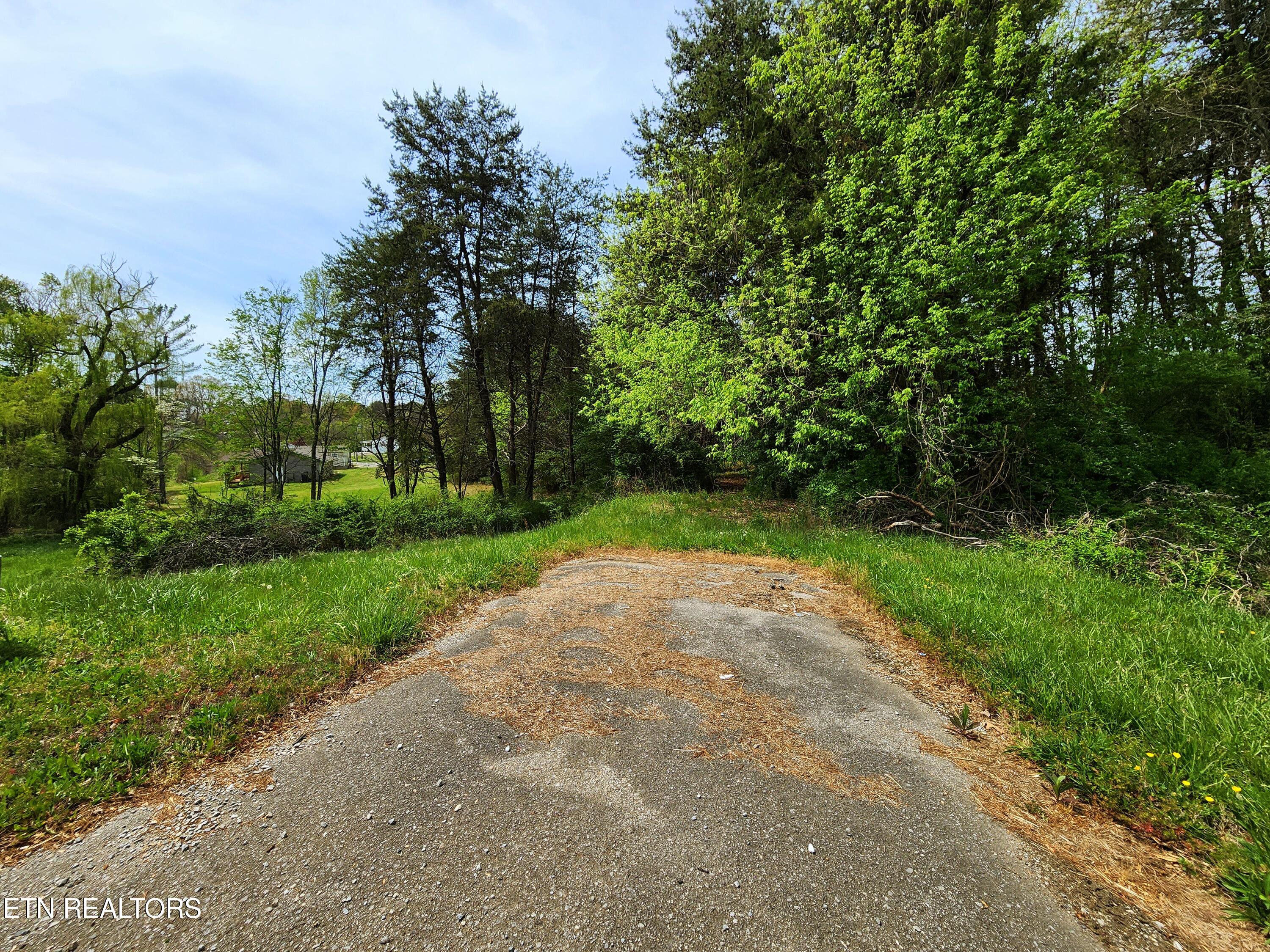 942 Honeysuckle Road Maryville, TN 37801 - Photo 27 of 29 20260408_130532