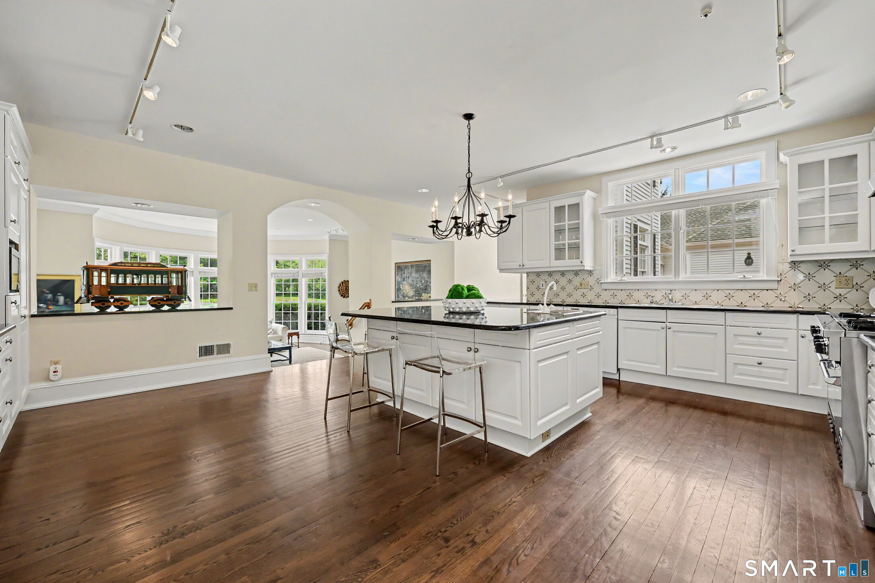 800 Verna Hill Road Fairfield, CT 06824 - Photo 16 of 39