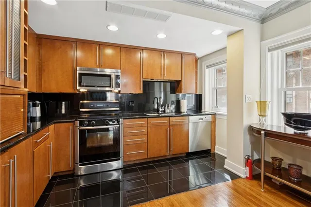 $255,000 | 807 West 48th Street, Unit 101, Kansas City, MO 64112