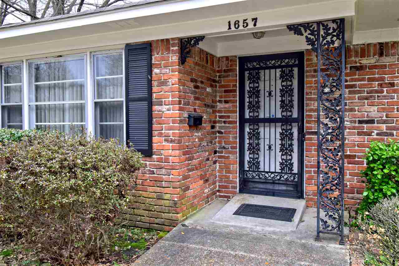 1657 Whitewater Road Memphis, TN 38117 - Photo 3 of 24