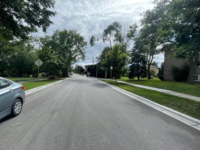 $2,700,000 | 215 East Oak Street, Addison, IL 60101