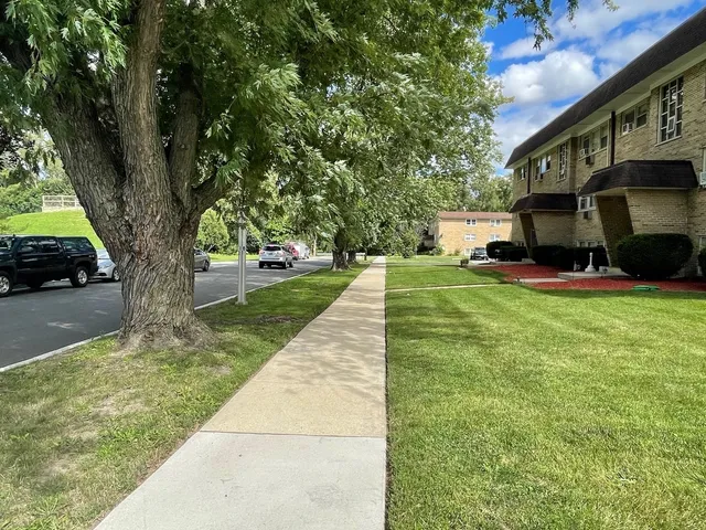 $2,700,000 | 215 East Oak Street, Addison, IL 60101