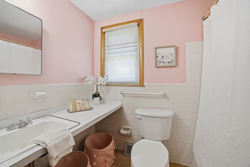65 Clover Street Worcester, MA 01603 - Photo 20 of 25