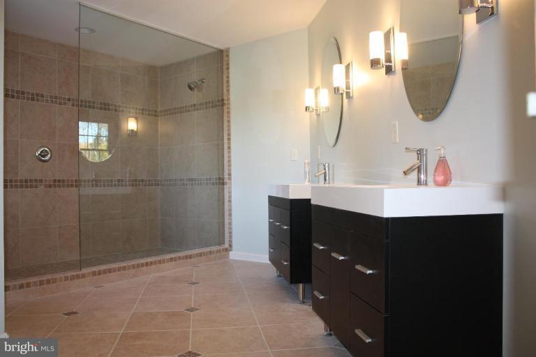 16310 Matthews Road Monkton, MD 21111 - Photo 8 of 13 Master Bath