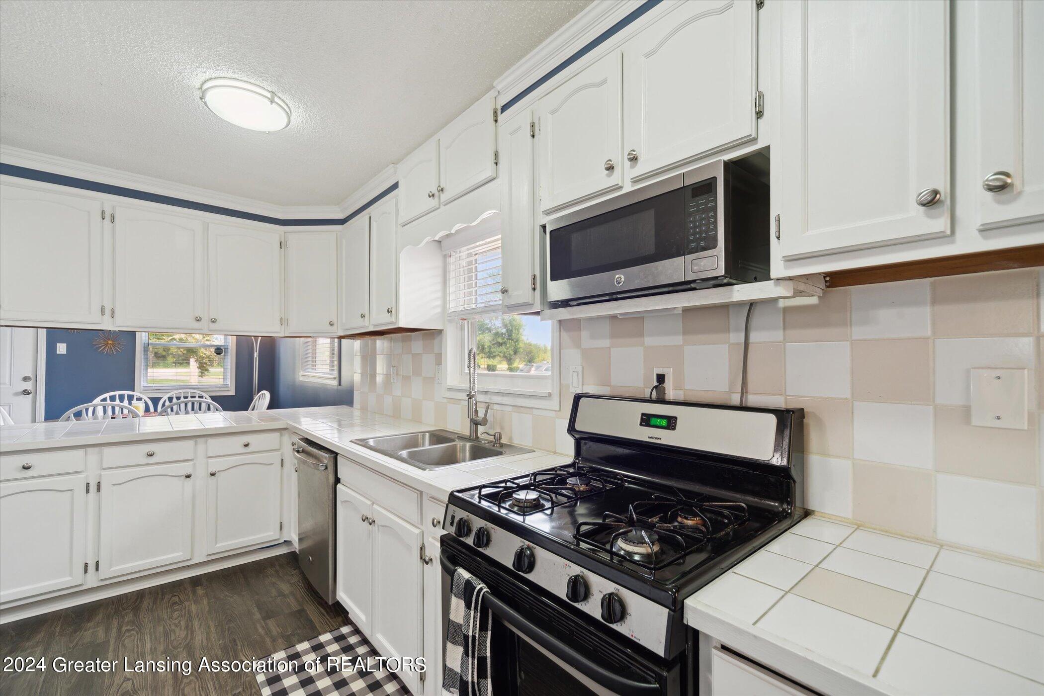 10472 Lansing Road Durand, MI 48429 - Photo 8 of 36 10-10472-Lansing-Rd-Durand-MI-48429-06