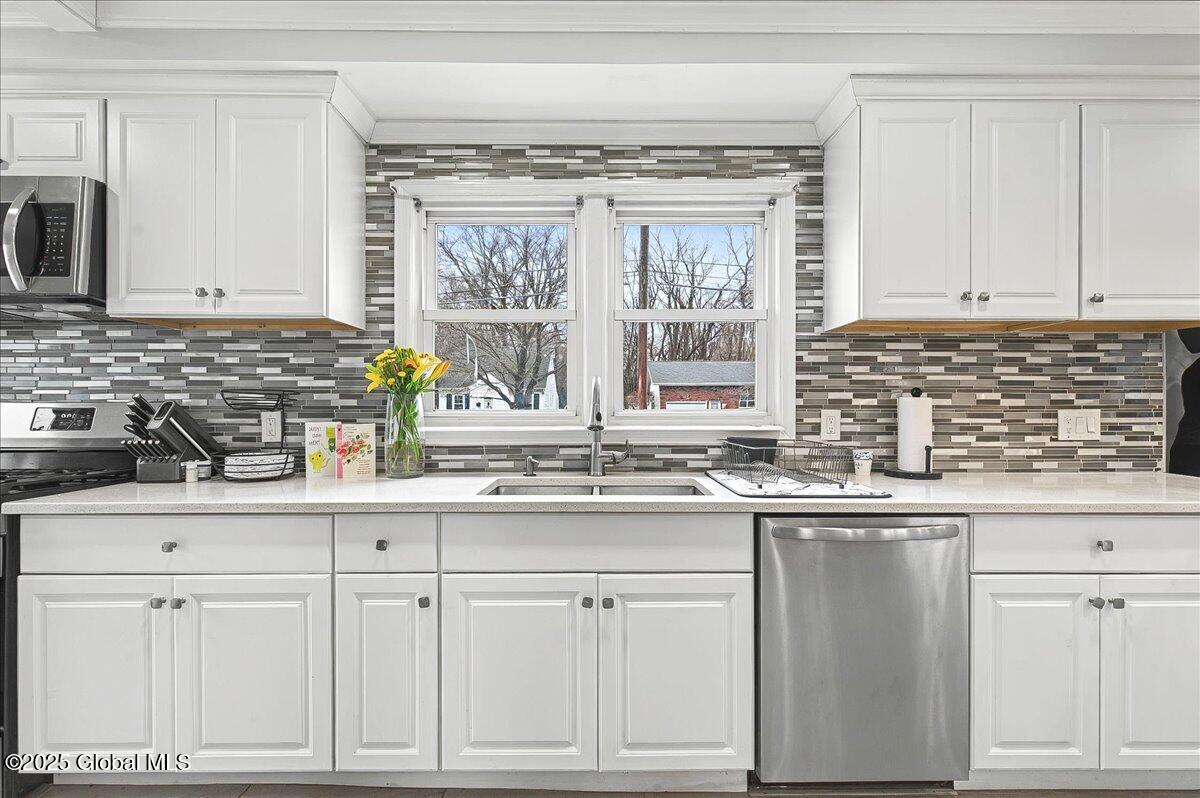 47 Mac Arthur Drive Schenectady, NY 12302 - Photo 10 of 24 16-47 MACARTHUR DR-9