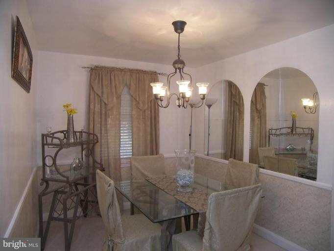 4335 Eldone Road Baltimore, MD 21229 - Photo 5 of 9 Dining Area