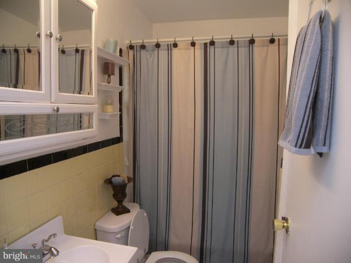 4335 Eldone Road Baltimore, MD 21229 - Photo 6 of 9 Bath #1