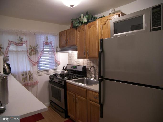 4335 Eldone Road Baltimore, MD 21229 - Photo 7 of 9 Kitchen