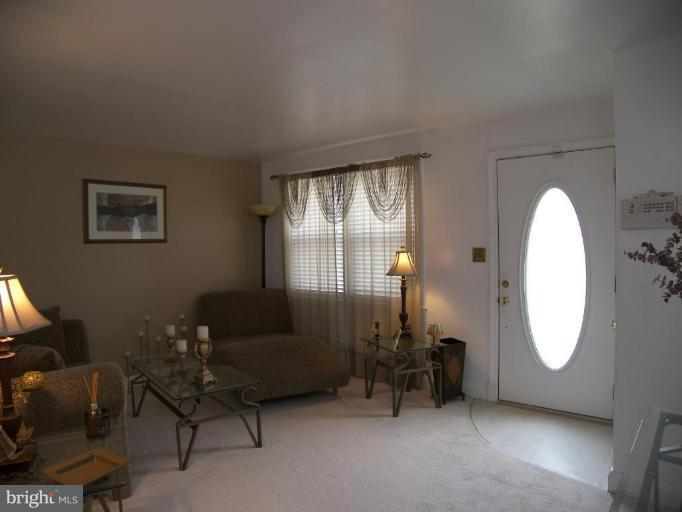 4335 Eldone Road Baltimore, MD 21229 - Photo 8 of 9 Living Room