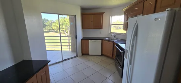 $1,600 | 3661 Via Poinciana, Unit 306, Lake Worth, FL 33467