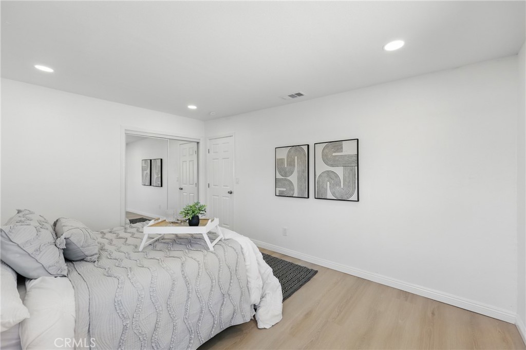 9431 Cypress Avenue Riverside, CA 92503 - Photo 21 of 40 a bedroom with a large bed and a window