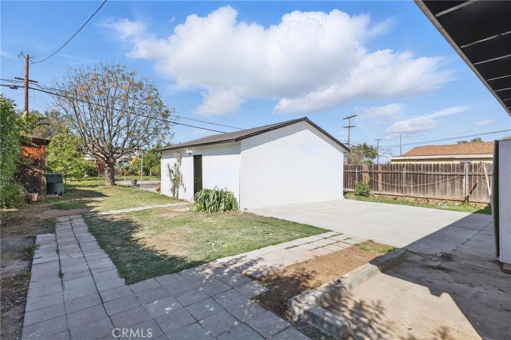9431 Cypress Avenue Riverside, CA 92503 - Photo 28 of 40 a view of a house with a yard