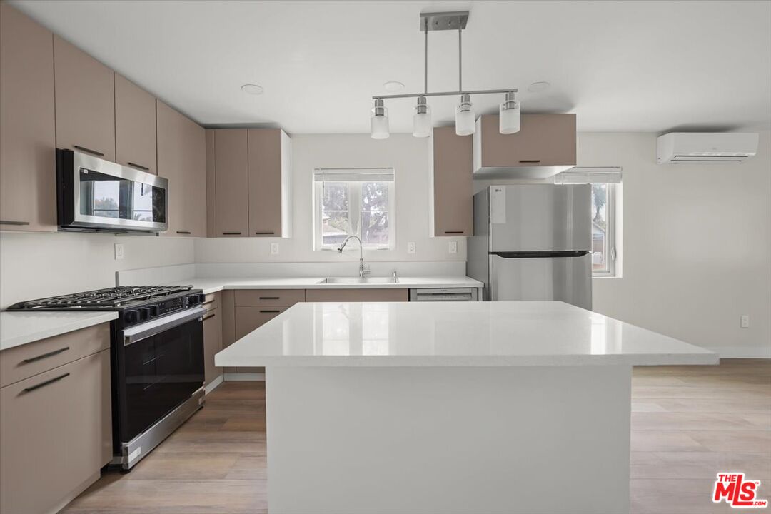 1317 Punta Gorda Street, Unit 3 Santa Barbara, CA 93103 - Photo 10 of 70