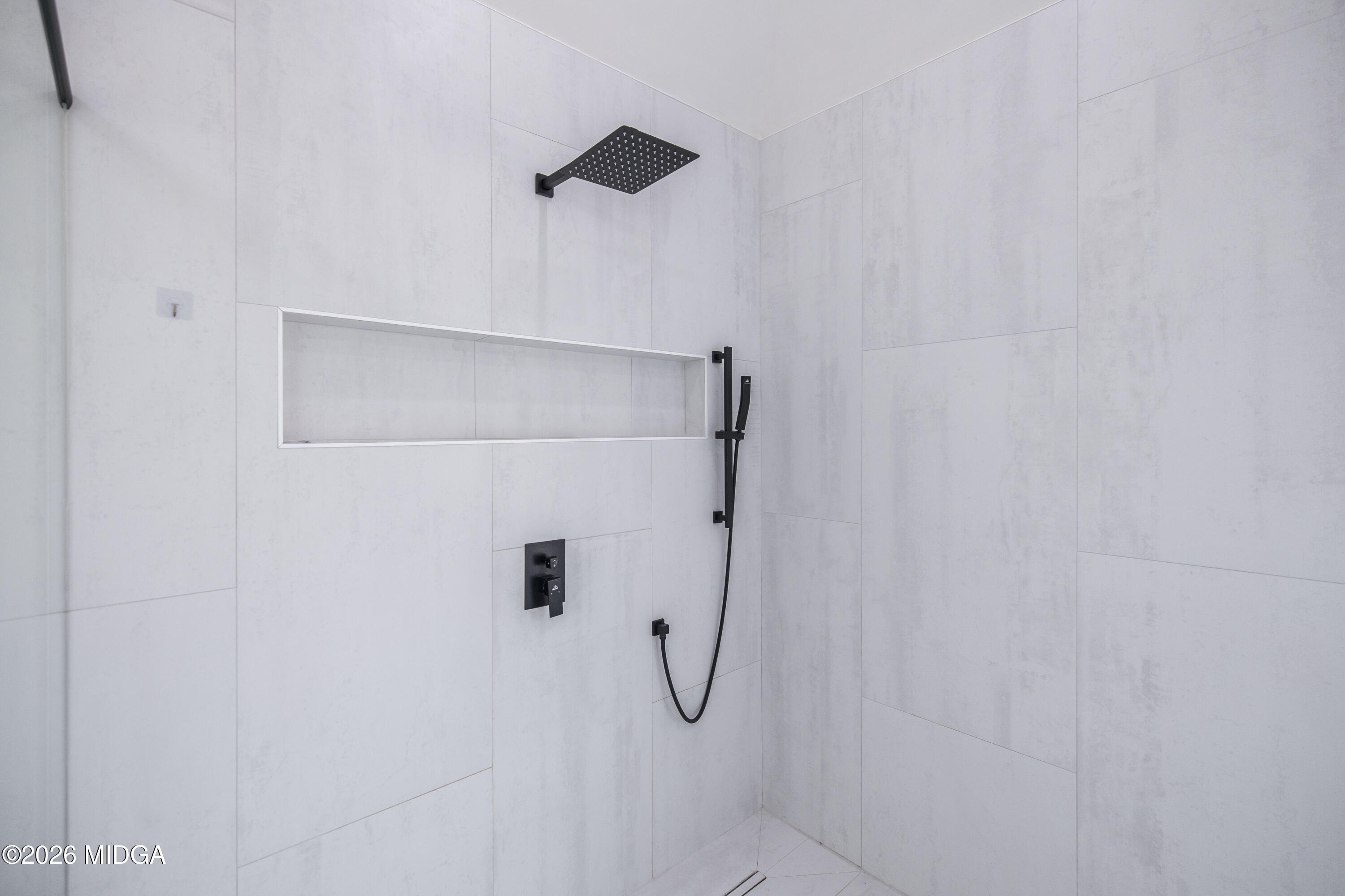 720 Latrobe Way Macon, GA 31220 - Photo 33 of 52 a bathroom with a shower