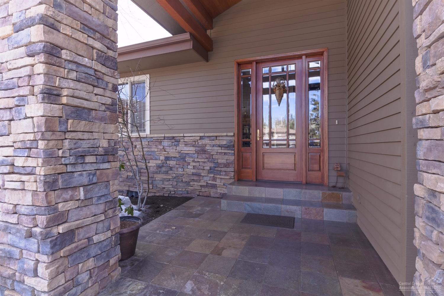 19565 Southwest Simpson Avenue Bend, OR 97702 - Photo 4 of 25 Gallery Image 4