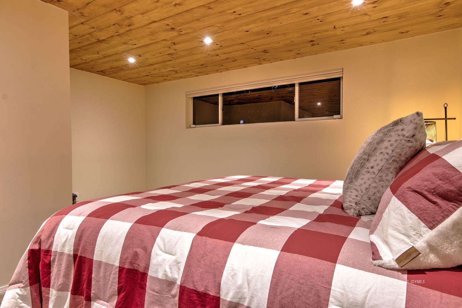 25005 Rim Rock Road Idyllwild, CA 92549 - Photo 42 of 47 43