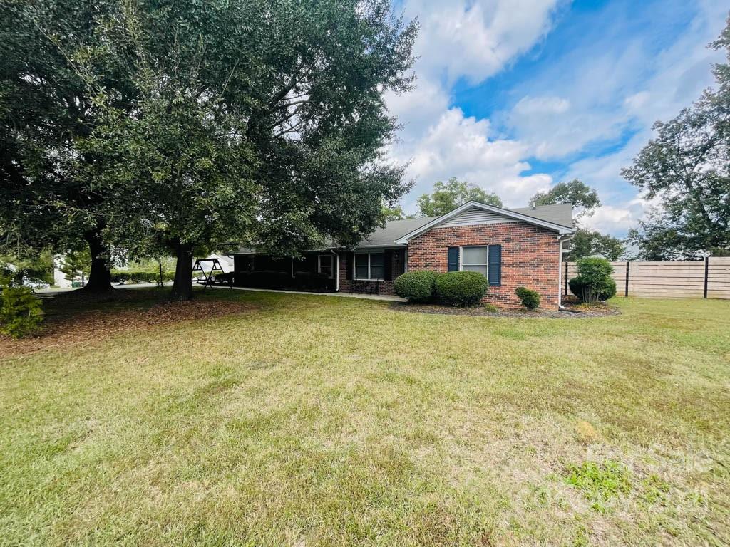 1315 Sunset Road Charlotte, NC 28216 - Photo 1 of 29 Gallery Image 1