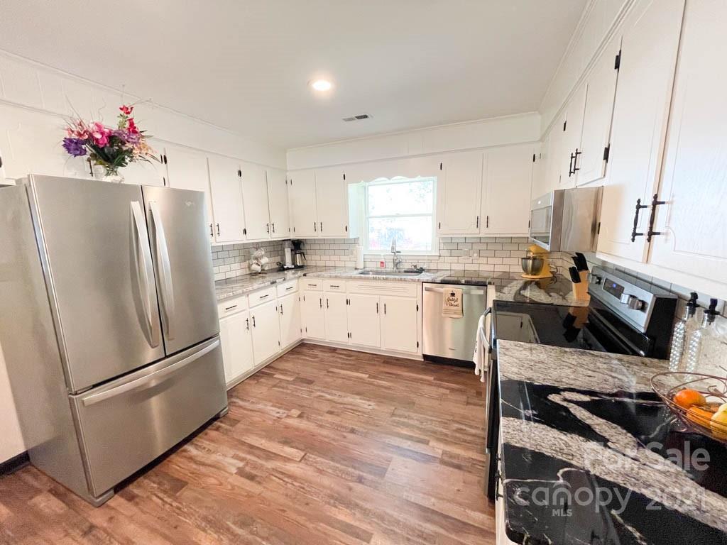 1315 Sunset Road Charlotte, NC 28216 - Photo 11 of 29 Gallery Image 11