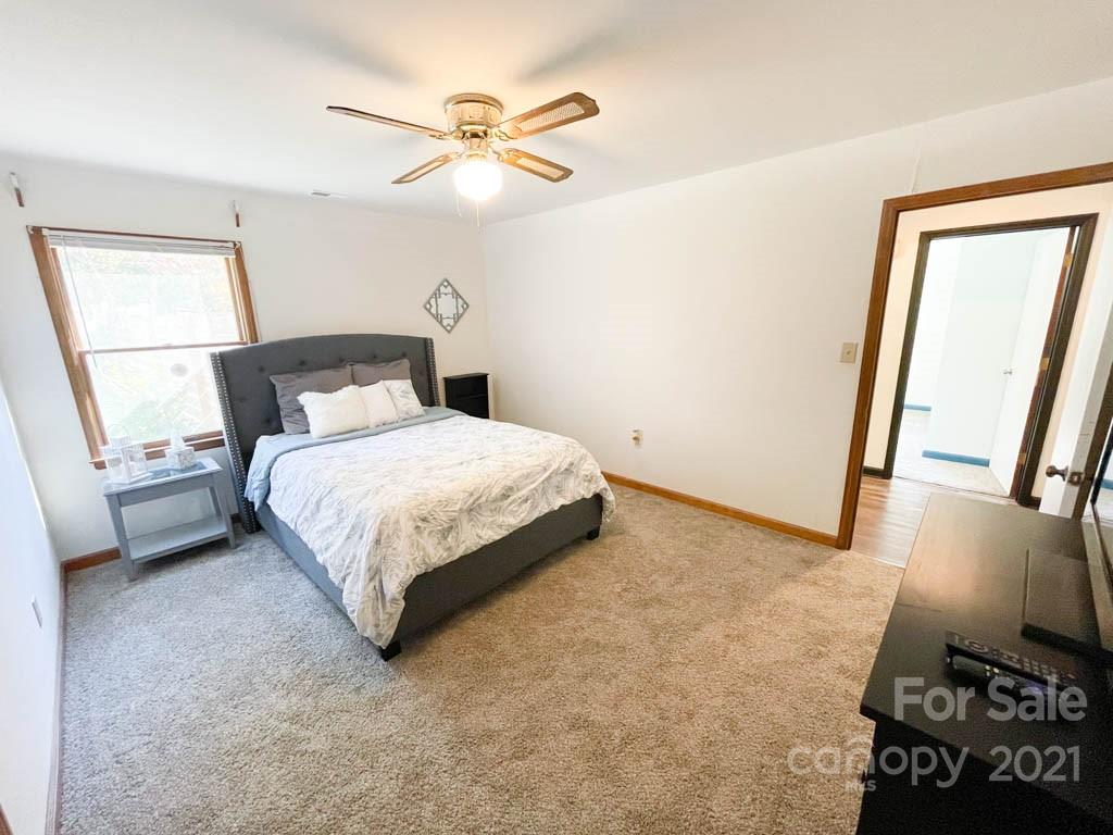 1315 Sunset Road Charlotte, NC 28216 - Photo 17 of 29 Gallery Image 17