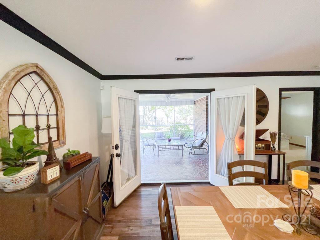 1315 Sunset Road Charlotte, NC 28216 - Photo 19 of 29 Gallery Image 19
