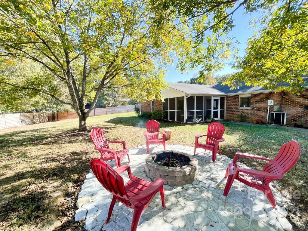 1315 Sunset Road Charlotte, NC 28216 - Photo 23 of 29 Gallery Image 23
