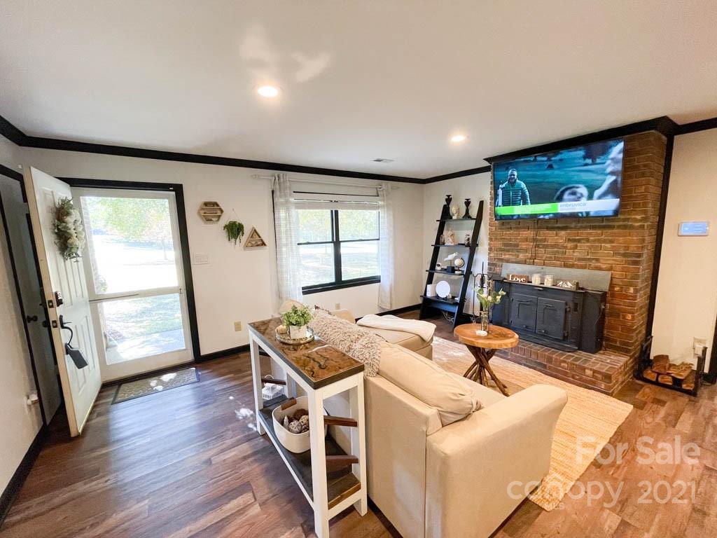 1315 Sunset Road Charlotte, NC 28216 - Photo 4 of 29 Gallery Image 4