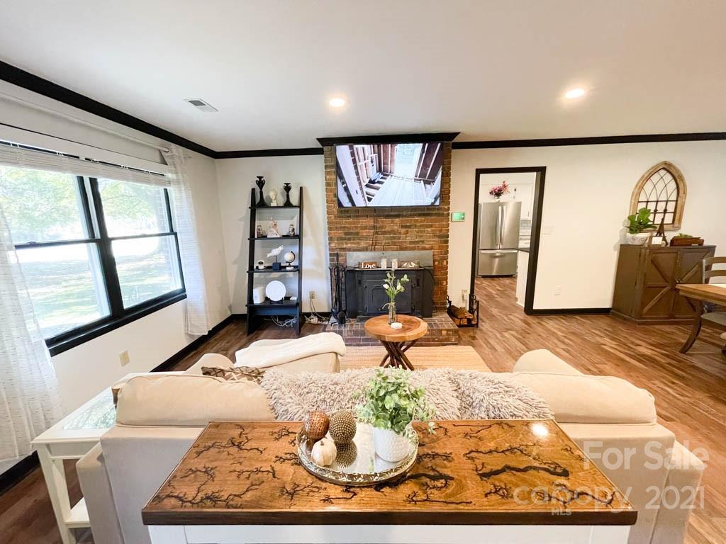 1315 Sunset Road Charlotte, NC 28216 - Photo 5 of 29 Gallery Image 5