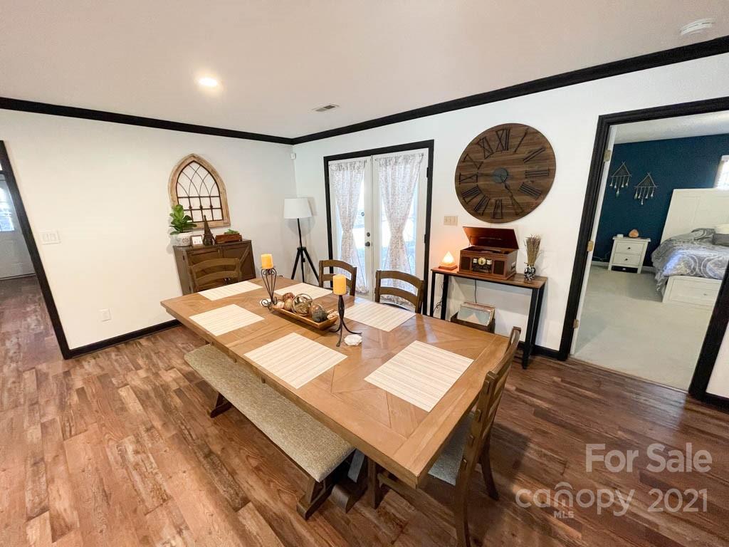 1315 Sunset Road Charlotte, NC 28216 - Photo 6 of 29 Gallery Image 6