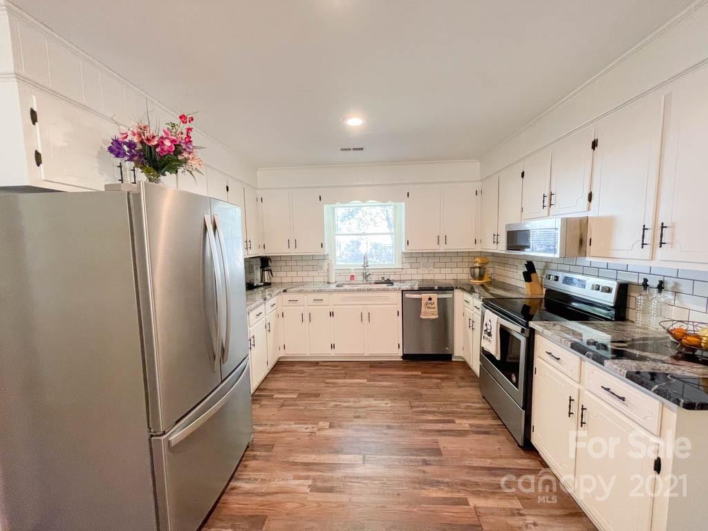 1315 Sunset Road Charlotte, NC 28216 - Photo 10 of 29 Gallery Image 10