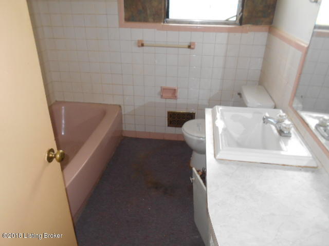 2705 Butler Road Louisville, KY 40216 - Photo 7 of 12 Full bathroom