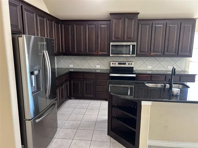 $2,500 | 1905 Sunflower Drive, Glenn Heights, TX 75154