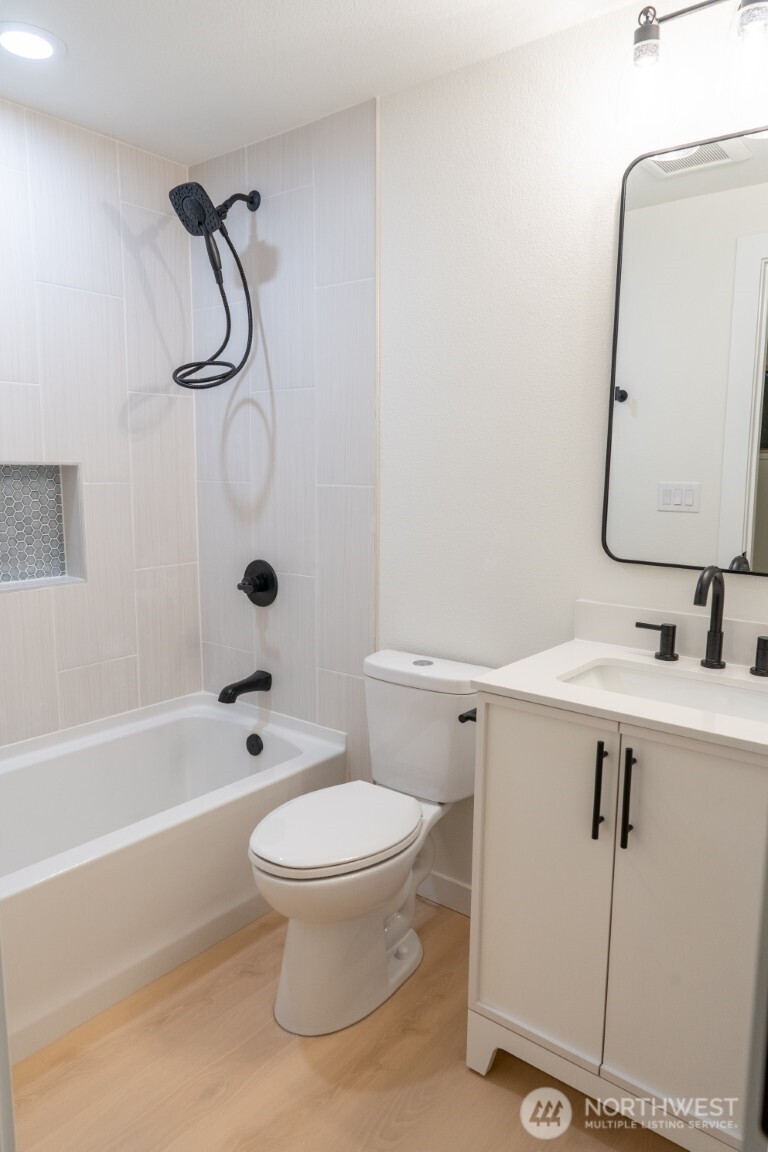 4015 Southwest Thistle Street, Unit A Seattle, WA 98136 - Photo 15 of 29