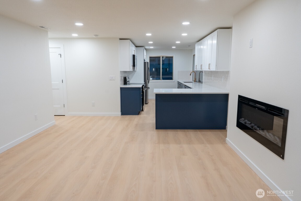 4015 Southwest Thistle Street, Unit A Seattle, WA 98136 - Photo 5 of 29