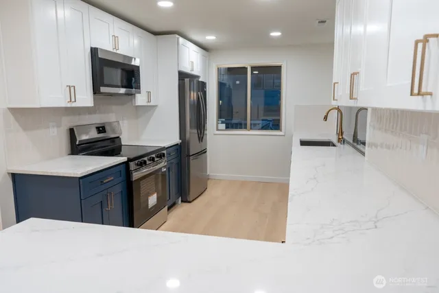 $3,750 | 4015 Southwest Thistle Street, Unit A, Seattle, WA 98136