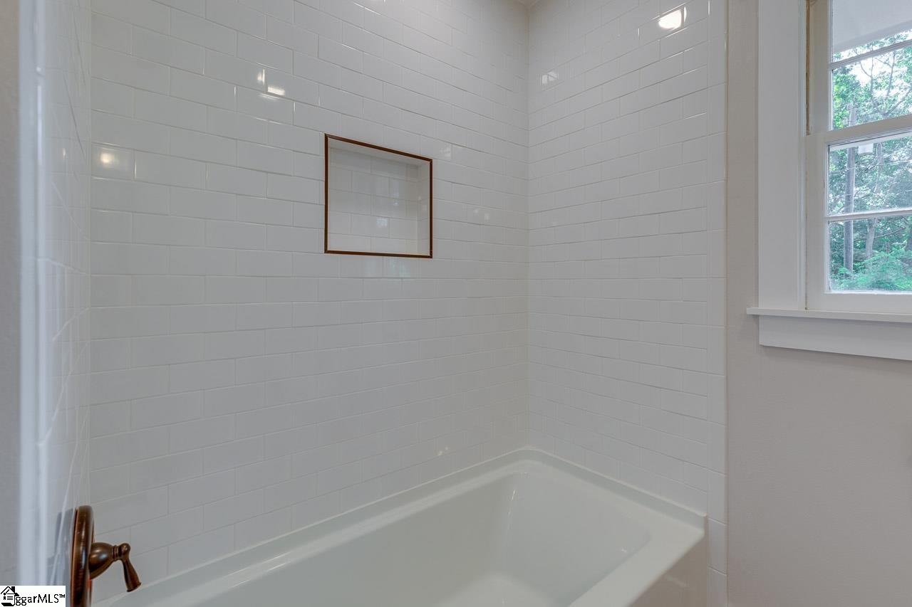 2404 Old Williamston Road Anderson, SC 29621 - Photo 18 of 29 Gallery Image 18