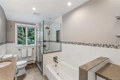 $2,598,000 | 19 Tappentown Lane, Glen Head, NY 11545