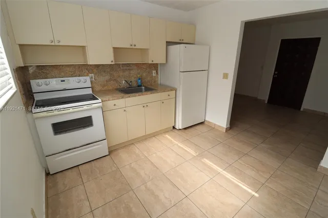 $1,850 | 1828 Northwest 19th Street, Unit 4, Miami, FL 33125