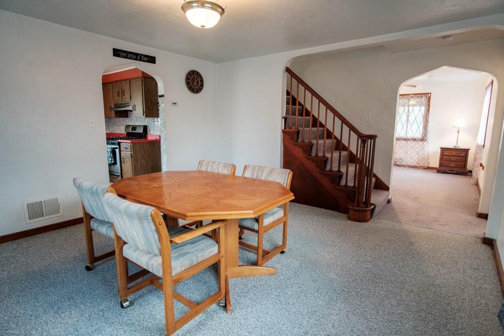 162 Patterson Road Finleyville, PA 15332 - Photo 6 of 25 The dining room easily flow into the entry and theliving room