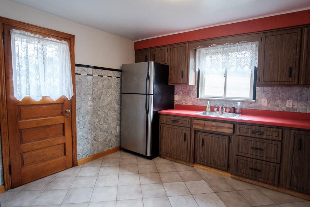 162 Patterson Road Finleyville, PA 15332 - Photo 8 of 25 This kitchen has plenty of room for a separatebreakfast table. The door leads to an uncoveredpatio on the left side of the house