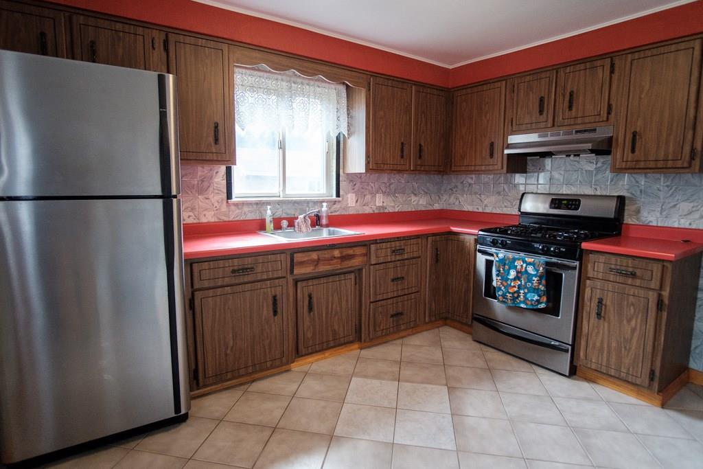 162 Patterson Road Finleyville, PA 15332 - Photo 9 of 25 Stainless steel kitchen appliances are just the rightupgrades